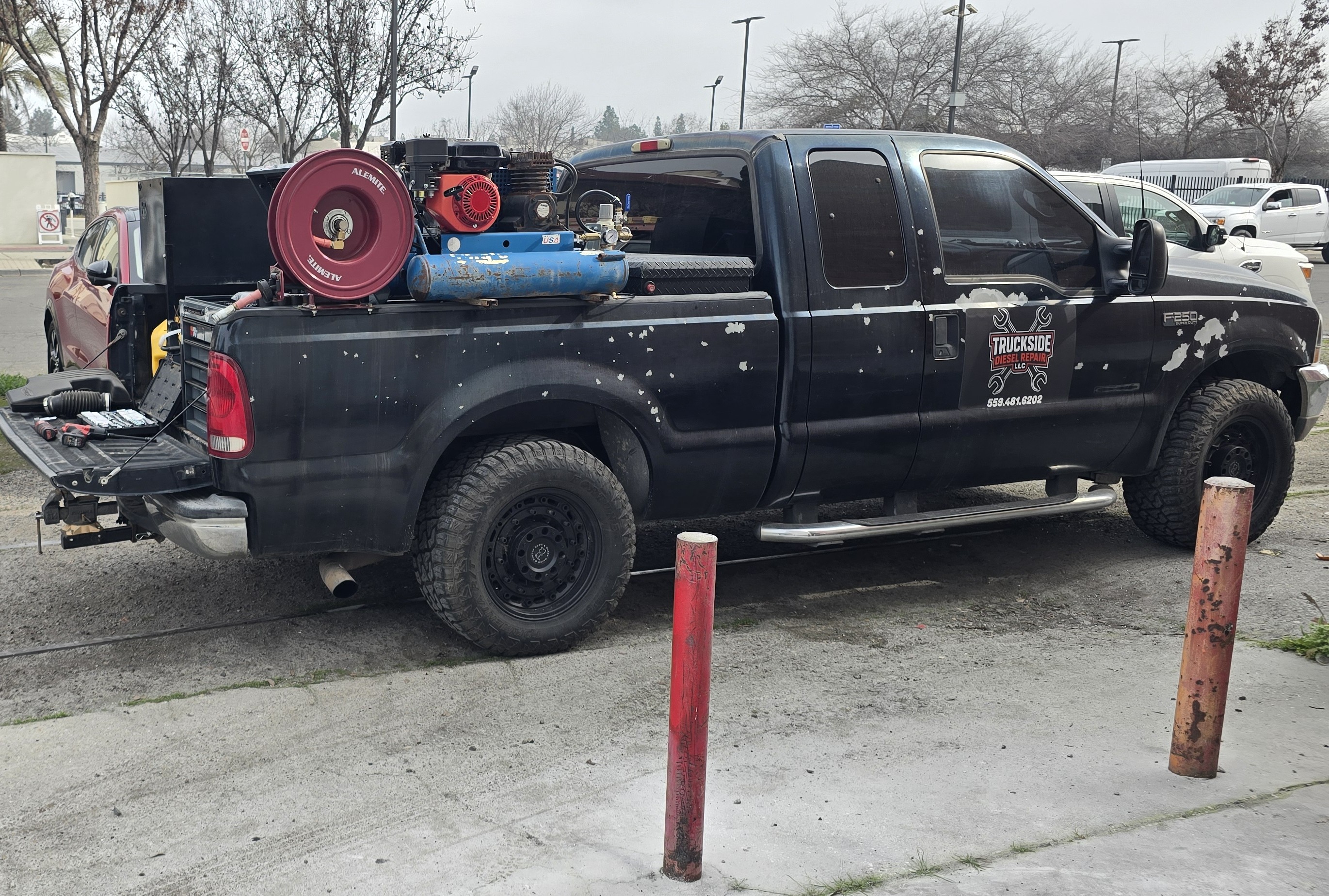 Mobile service truck at work